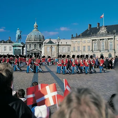 Bright 3br With Balcony And Amazing View Lejlighed København