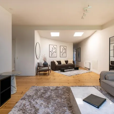 Lejlighed Bright 3br With Balcony And Amazing View København