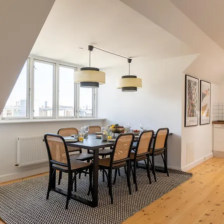 Bright 3br With Balcony And Amazing View